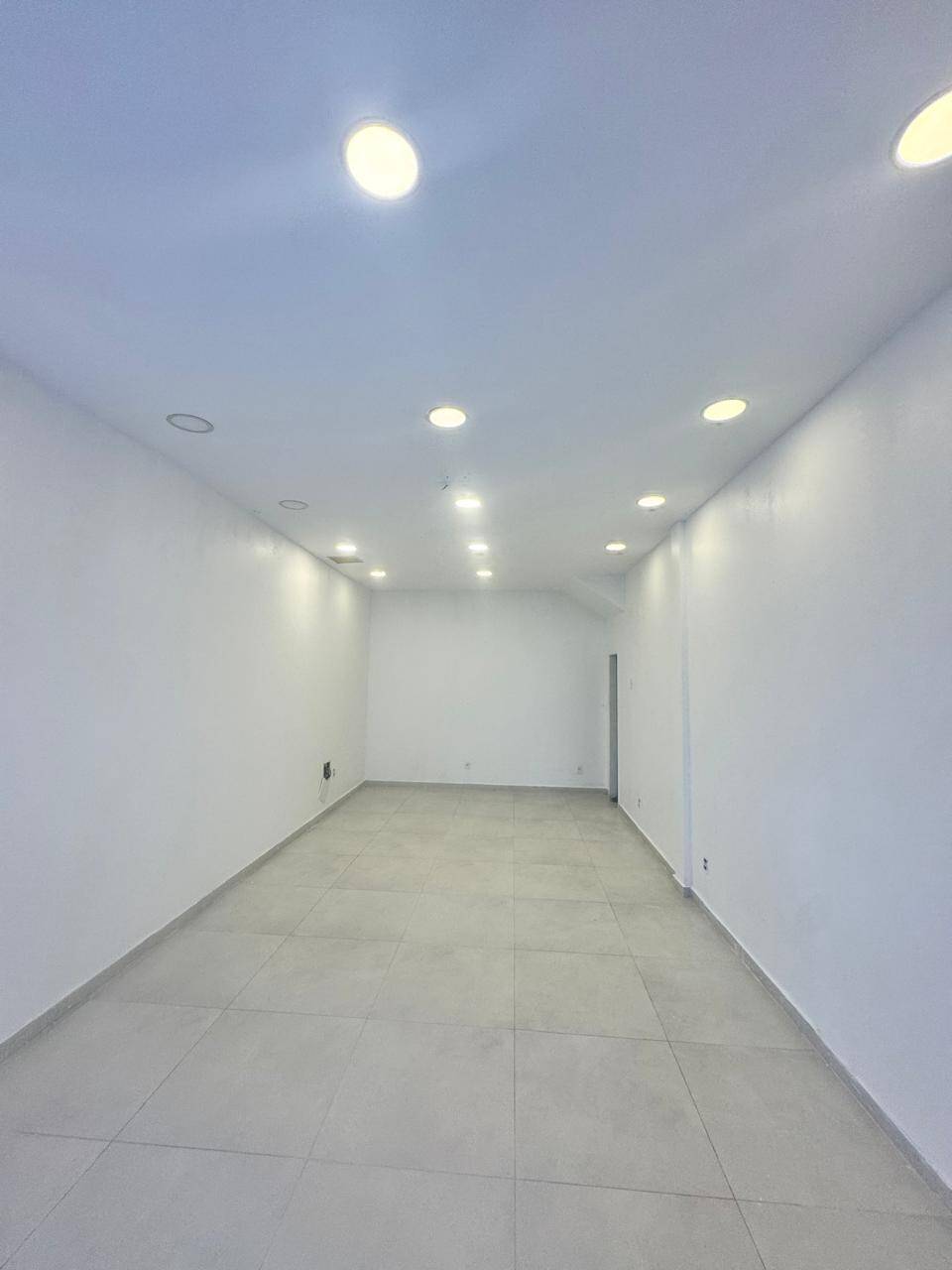 #2502 - Loja para Locação em Cabo Frio - RJ