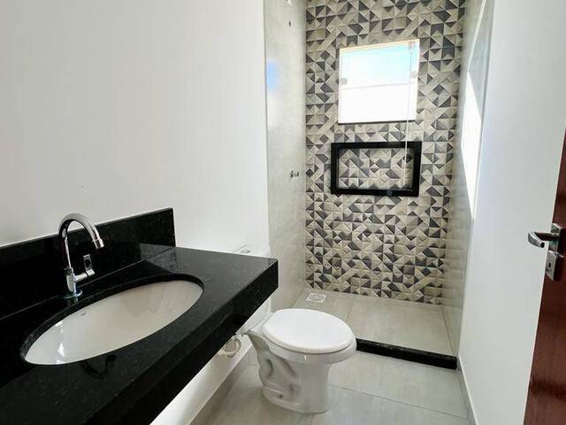 #2105 - Casa para Venda em Cabo Frio - RJ